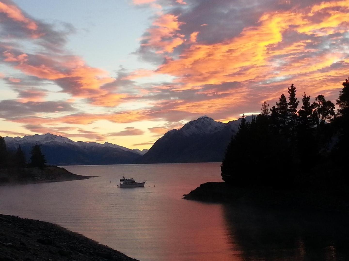 The Camp - Danau Hawea Bagian luar foto